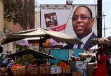 PRÉSIDENTIELLE AU SÉNÉGAL: MACKY SALL VISE UNE RÉÉLECTION AU PREMIER TOUR