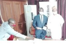 Covid-19 : Afriland First Bank offre des produits d’une valeur de 132 millions FCFA au Cameroun